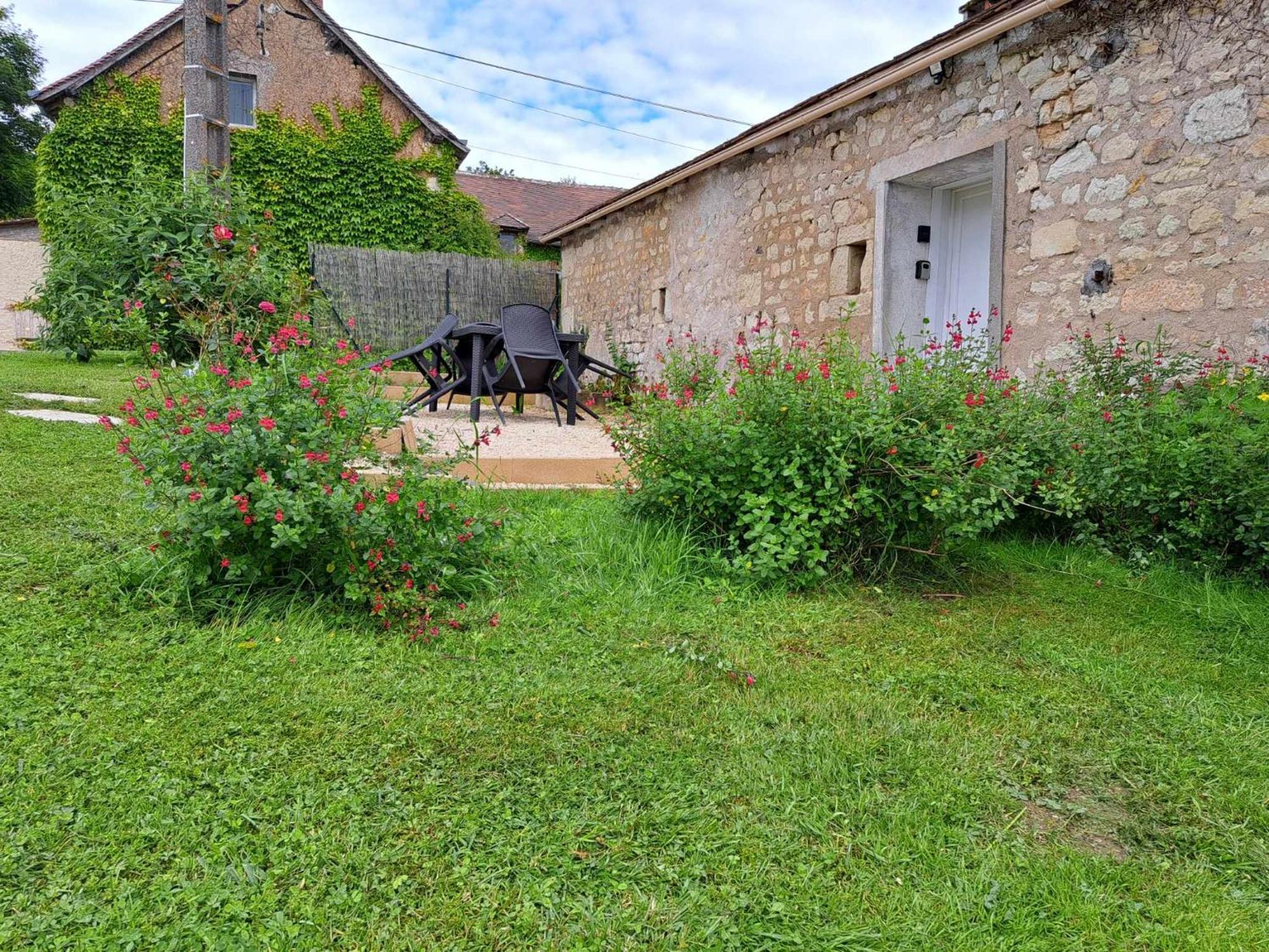 Logement Chaleureux Avec Parking Gratuit Oyre Exterior photo